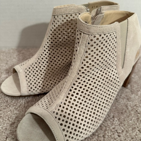 Amalfi Cream Peep-Toe Heeled Boots, 8 1/2, new no box - Picture 2 of 8